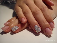 Enikőnek szolid és rövid kocka